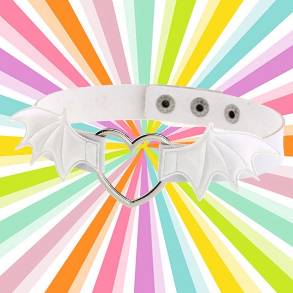 Adorable vegan faux leather Bat wing choker adjustable Festival Rave white Wings - Picture 3 of 3